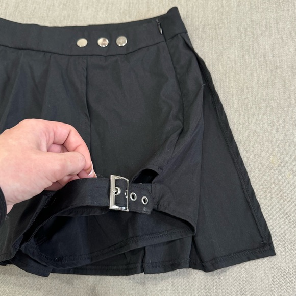 Black Pleated Button Asymmetrical Skort - Picture 10 of 15